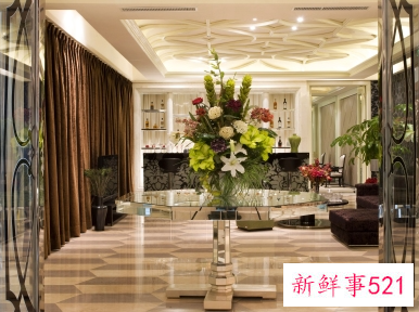 家里的灯突然一闪一闪的是怎么回事