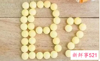 女性缺乏维生素b2的典型症状是什么