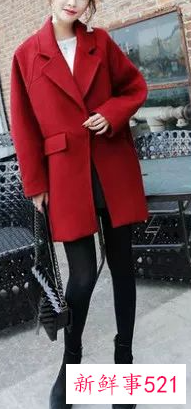 红色大衣配什么帽子