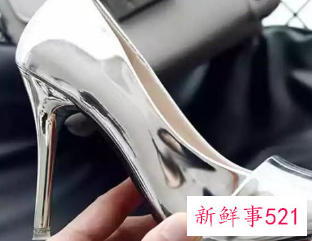 紫色连衣裙搭配什么颜色的鞋子好看