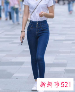 休闲简约风格服装