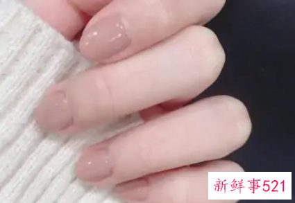 什么颜色的指甲有气质