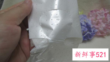 面膜上面的塑料纸的作用