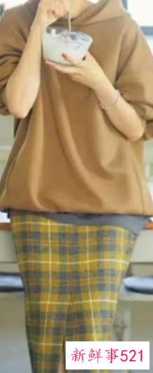 过膝长裙配什么外套