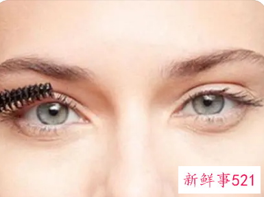 如何化妆遮眼袋