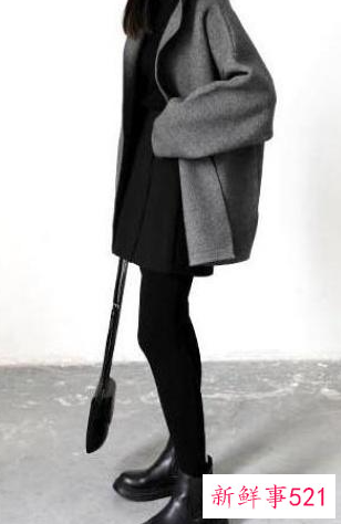 针织开衫配运动裤