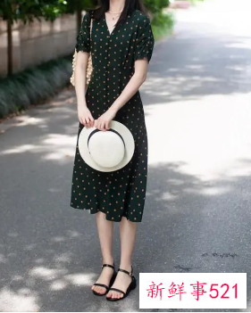 黑色连衣裙配什么鞋子好看