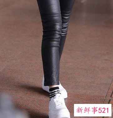 男士休闲板鞋配什么裤子