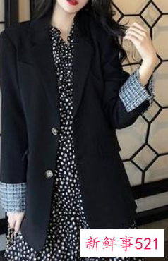 修身裙子搭配什么长外套