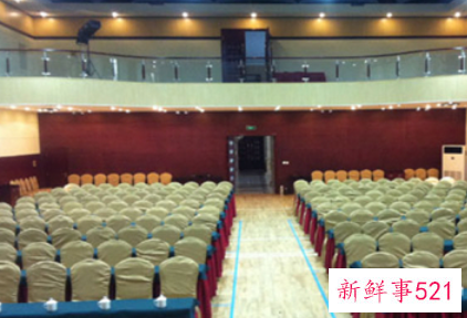 党代会对女同志着装要求