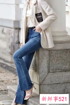 高腰直筒牛仔裤怎么配上衣