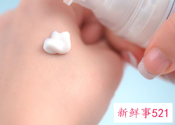 用了卸妆水还用洗面奶吗