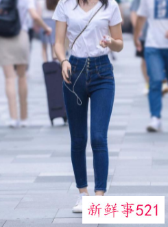 休闲简约风格服装