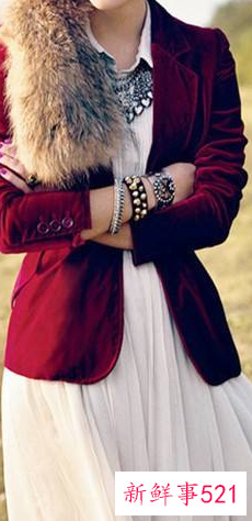 过膝长裙配什么外套