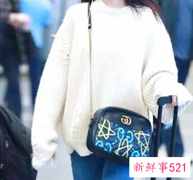 白色毛衣配什么色