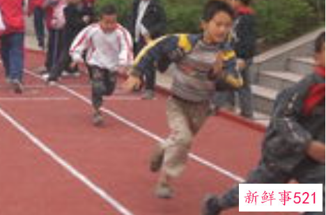 课间跑步抓人游戏