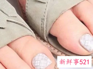 夏天涂什么脚指甲好看