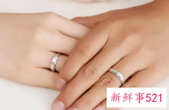 订婚后戒指戴哪个手指