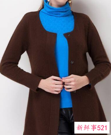 深咖啡色外套内搭