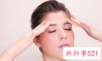 熬夜出现眼袋怎样去除