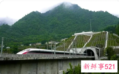 郑渝高铁今起全线开通，郑州到重庆仅4小时