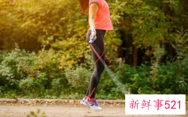 大体重跳绳膝盖疼怎么办