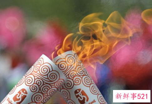 梦见手持火炬行走有什么征兆