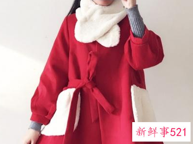 红色衣服搭什么颜色的围巾