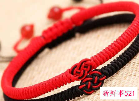情侣手链一黑一红什么意思