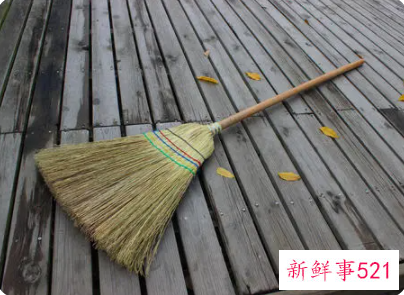 梦见拿扫帚是什么意思