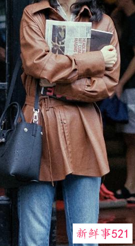 咖啡色半身裙百搭吗