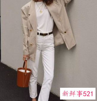 休闲小西装套装搭配什么鞋子