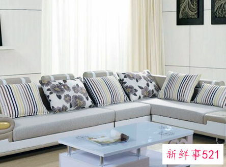 白墙搭配什么颜色的沙发