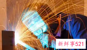 梦见被光刺得睁不开眼睛被惊醒