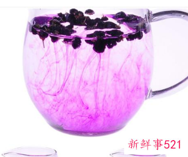 假黑枸杞泡水后什么颜色