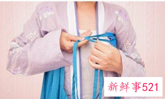 齐胸襦裙怎么穿