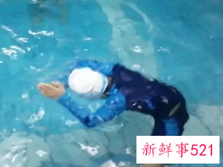让孩子去学游泳我后悔了