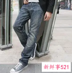 中帮鞋配什么裤子