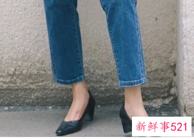 女休闲直筒裤配什么鞋子