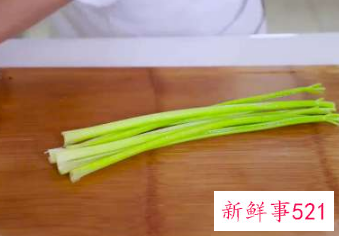 芹菜拌花生米家常做法窍门