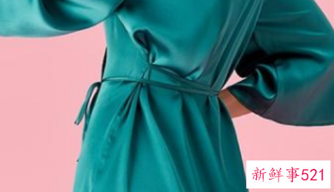 睡袍里面只有一根带子的系法