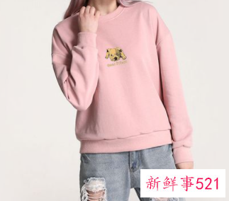 卫衣里面穿什么打底衫好看