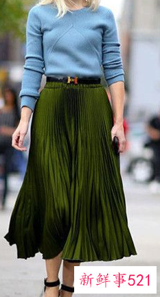 墨绿色的半身裙怎么搭配