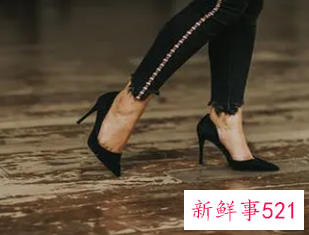 梦见女式高跟鞋寓意