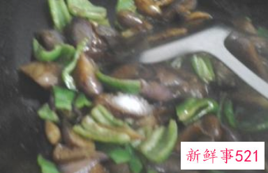 茄子炒青椒的做法