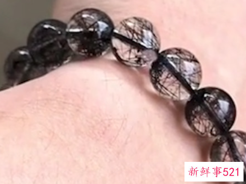 女生戴手链应该戴在哪个手