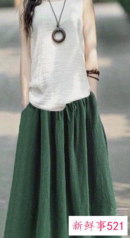 墨绿色的半身裙怎么搭配