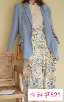 碎花半身裙的搭配