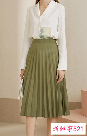墨绿色的半身裙怎么搭配