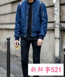 低圆领毛衣内搭配